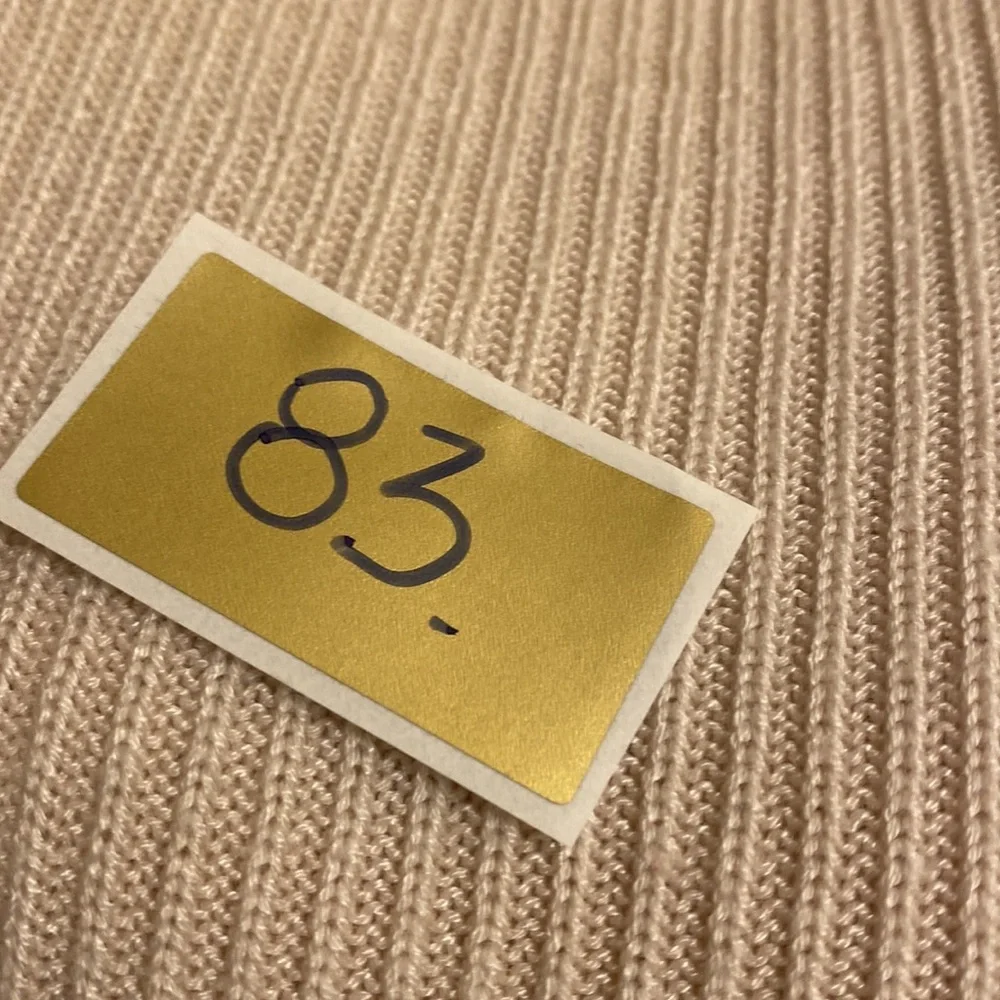 LULULEMON ATHLETICA Cream Cropped Sweater. Size 10